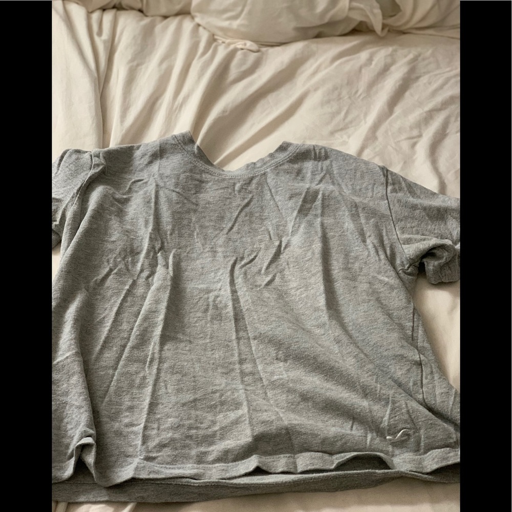 hollister cropped t-shirt